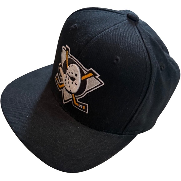 MITCHELL & NESS / ANAHEIM DUCKS BLACK 20TH ANNIVERSARY FLAT RIM SNAPBACK HAT - Picture 2 of 8